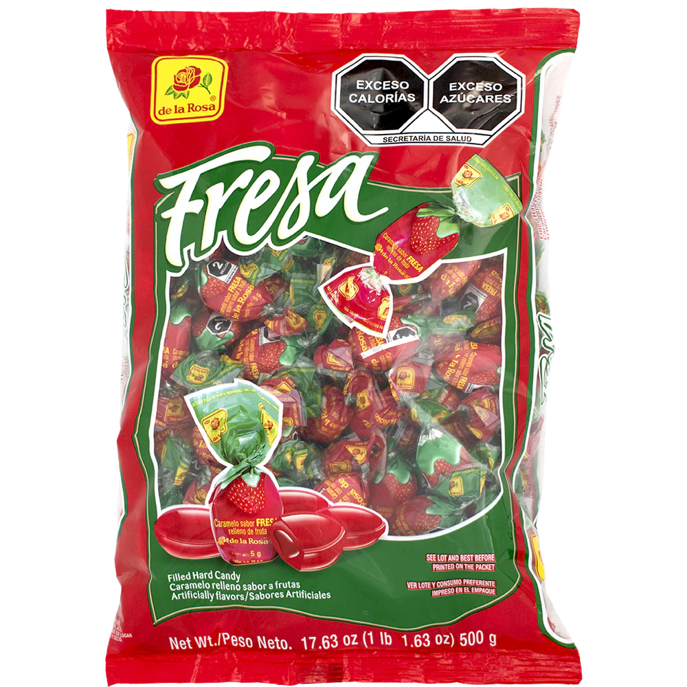 Imagen de productos De La Rosa, como dulces tradicionales mexicanos, incluyendo opciones como mazapanes, pulpas, caramelos, gomitas, malvaviscos, paletas, bombones y chocolates, en diversas presentaciones individuales o en bolsa, con empaques coloridos característicos de la marca.