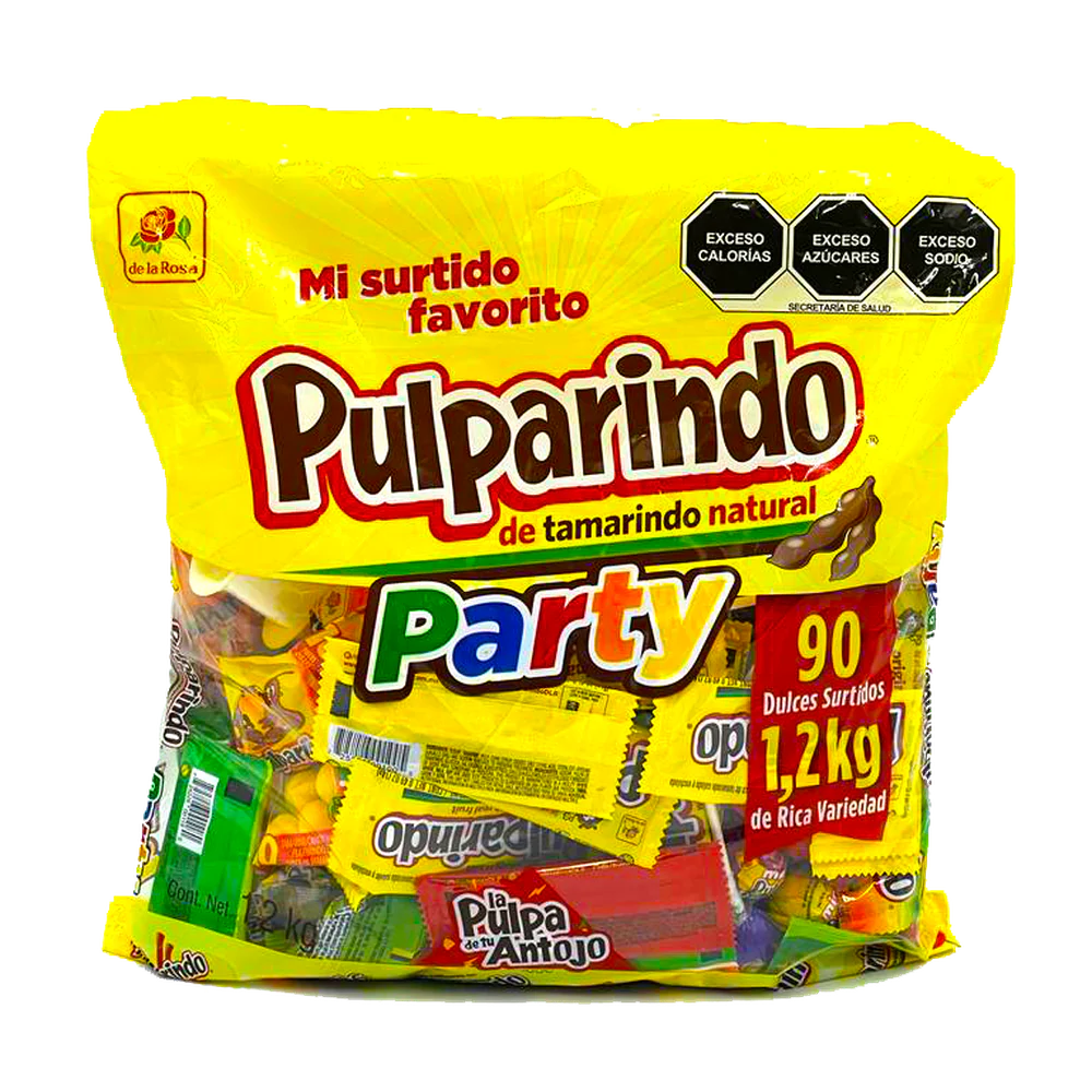 Imagen de productos De La Rosa, como dulces tradicionales mexicanos, incluyendo opciones como mazapanes, pulpas, caramelos, gomitas, malvaviscos, paletas, bombones y chocolates, en diversas presentaciones individuales o en bolsa, con empaques coloridos característicos de la marca.