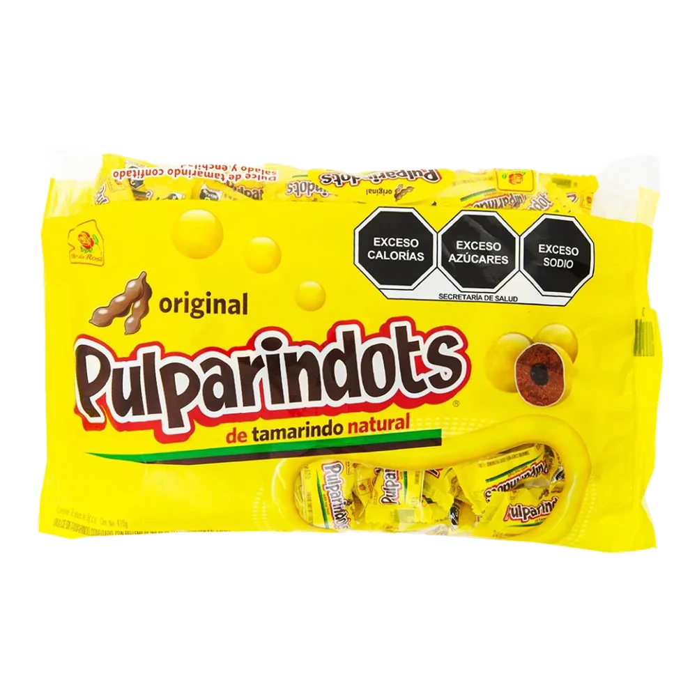 Imagen de productos De La Rosa, como dulces tradicionales mexicanos, incluyendo opciones como mazapanes, pulpas, caramelos, gomitas, malvaviscos, paletas, bombones y chocolates, en diversas presentaciones individuales o en bolsa, con empaques coloridos característicos de la marca.