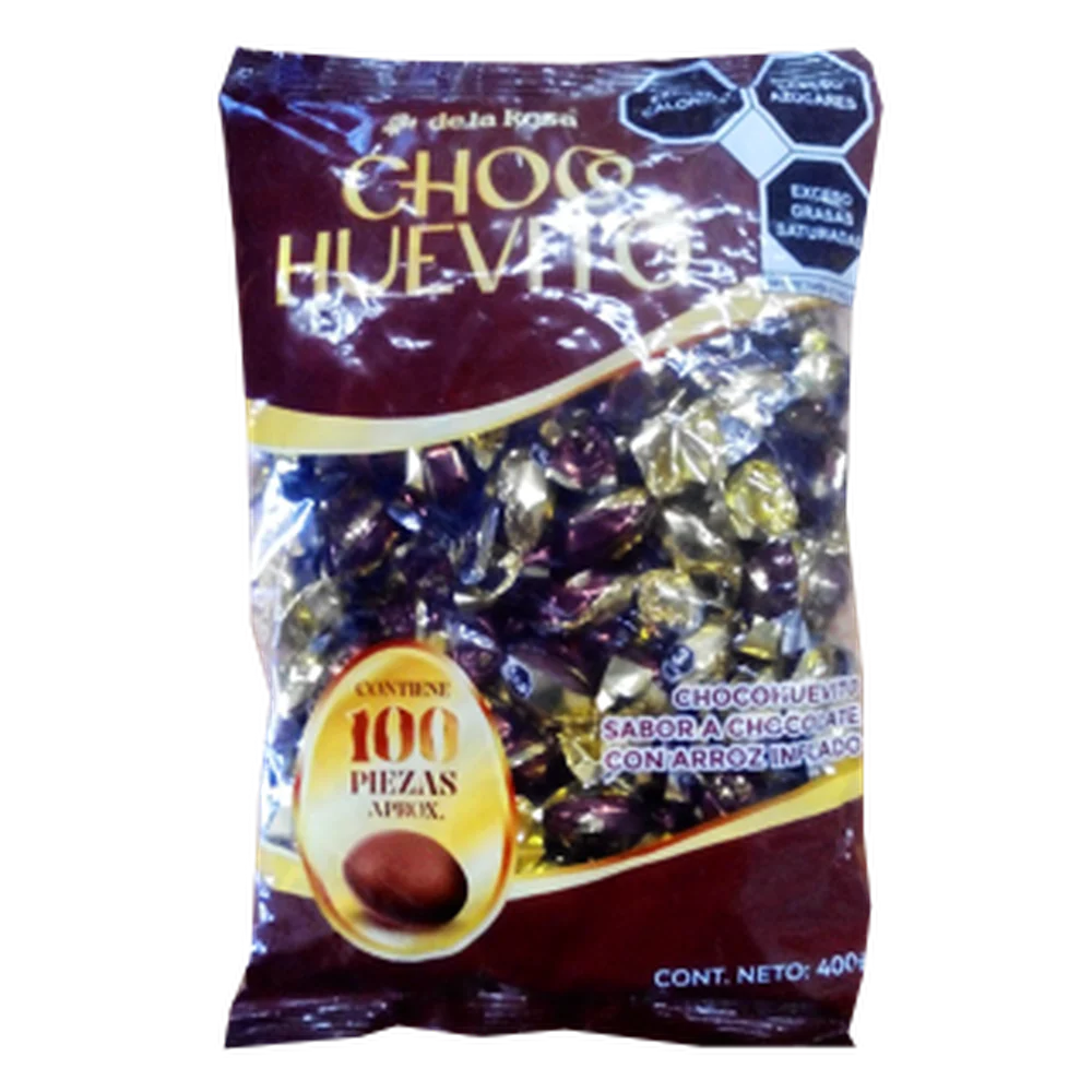 Imagen de productos De La Rosa, como dulces tradicionales mexicanos, incluyendo opciones como mazapanes, pulpas, caramelos, gomitas, malvaviscos, paletas, bombones y chocolates, en diversas presentaciones individuales o en bolsa, con empaques coloridos característicos de la marca.