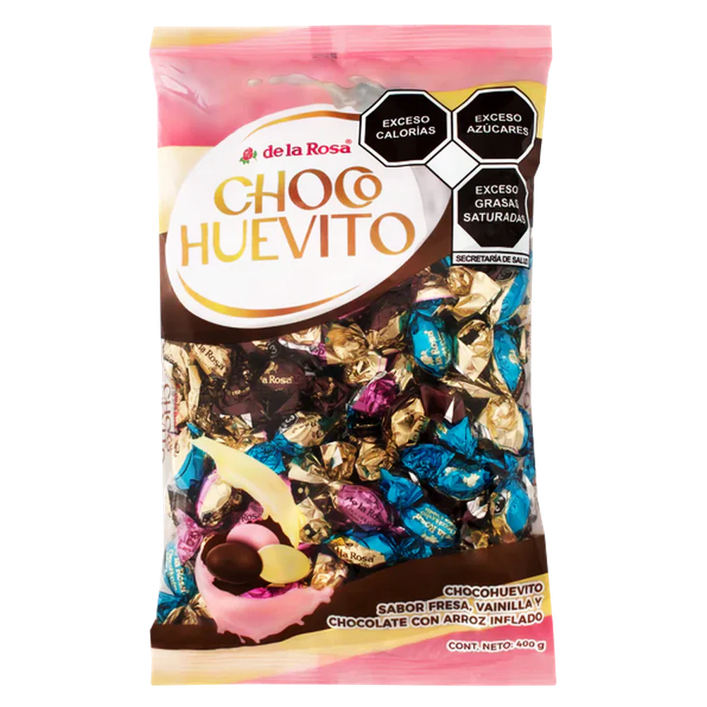Imagen de productos De La Rosa, como dulces tradicionales mexicanos, incluyendo opciones como mazapanes, pulpas, caramelos, gomitas, malvaviscos, paletas, bombones y chocolates, en diversas presentaciones individuales o en bolsa, con empaques coloridos característicos de la marca.